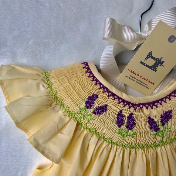 SOLD Beautiful smocked wild flowers yellow dress - Picture 2 of 2